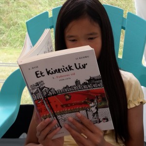 Jeg læser første del af Et kinesisk liv - Faderens tid af Kunwu Li.