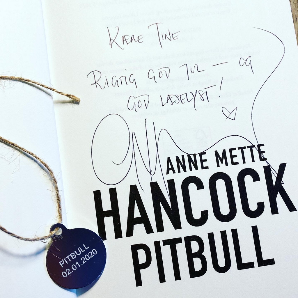 Billede af: Signatur i Pitbull af Anne Mette Hancock