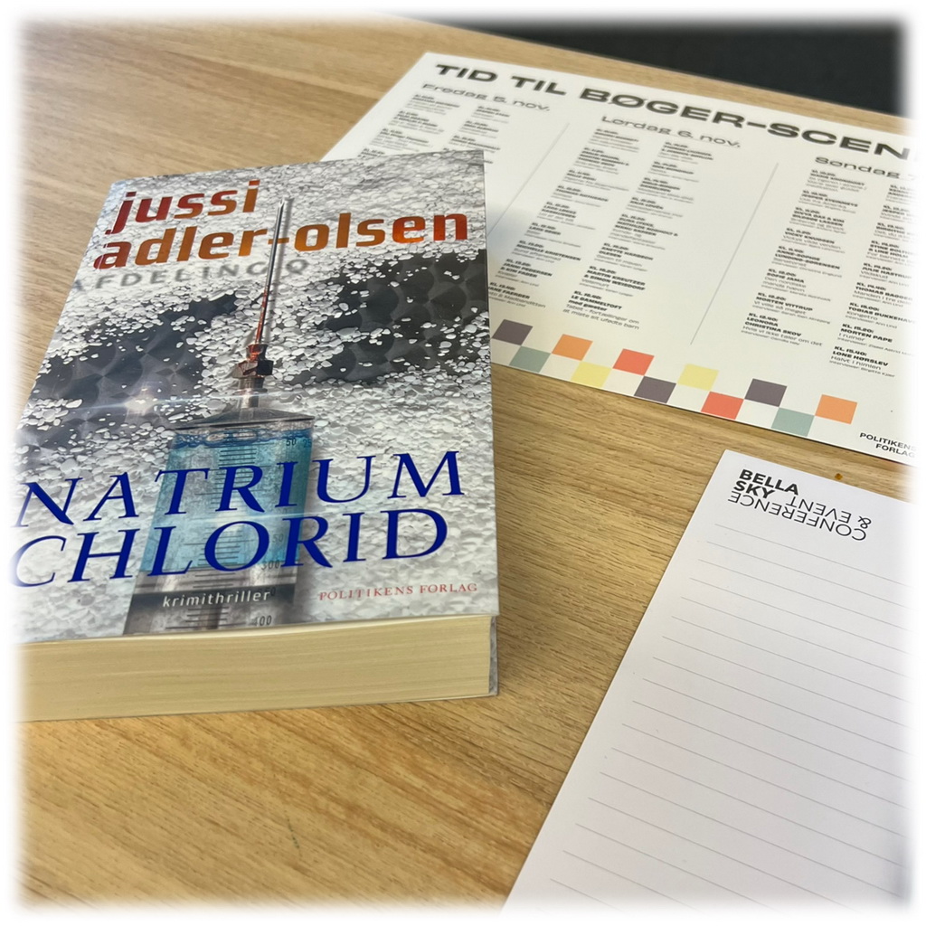 Billede af Natrium Chlorid af Jussi Adler-Olsen. Bogen ligger på et bord.